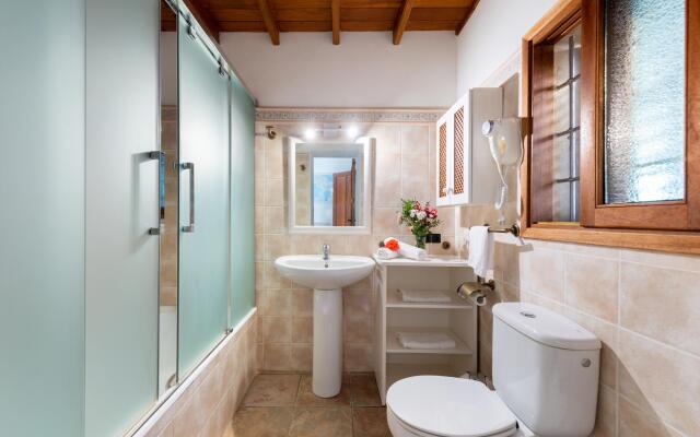 New! Villa Savinar in Es Cubells