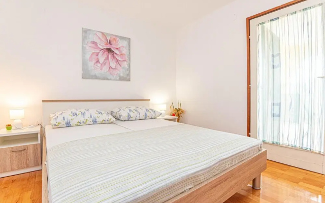 Nice Apartment in Rogoznica With Wifi and 1 Bedrooms