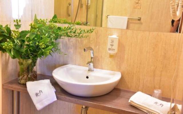 Hotel Hi-Fi Spa