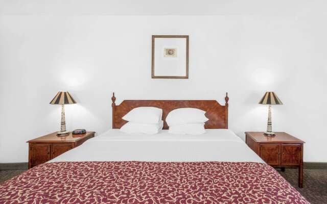 Ramada by Wyndham Barstow