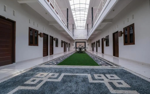 Enfaza Guesthouse by OYO Rooms