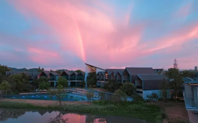 Deqing Shenghua Lakeside  SSAW Garden Hotel