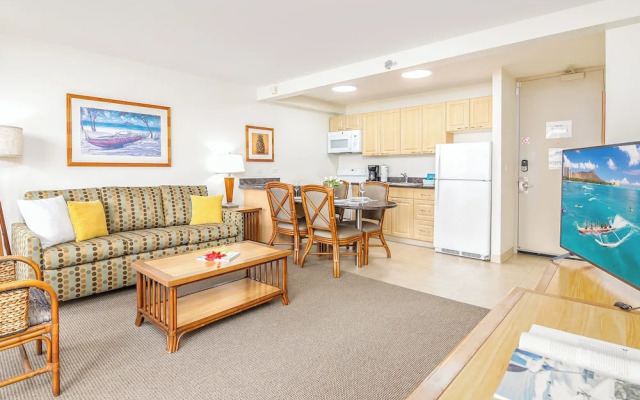 Waikiki Sunset Close to Beach with Parking