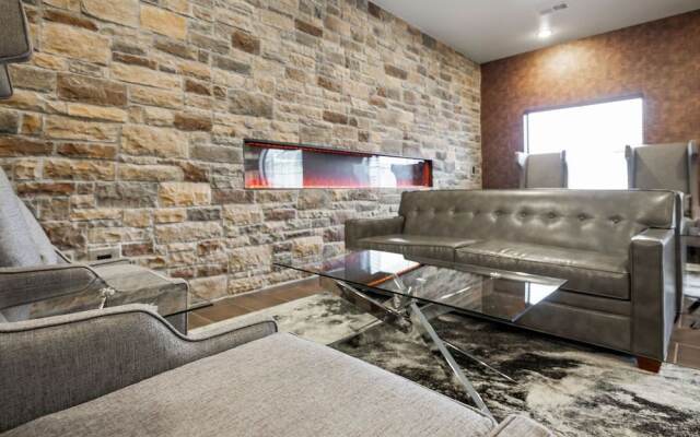 Cobblestone Hotel & Suites - Central Wisconsin Airport