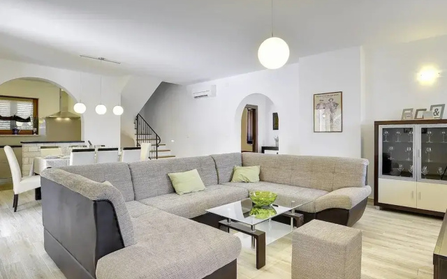 Detached Villa With Swimming Pool in the South of Istria Near the Sea