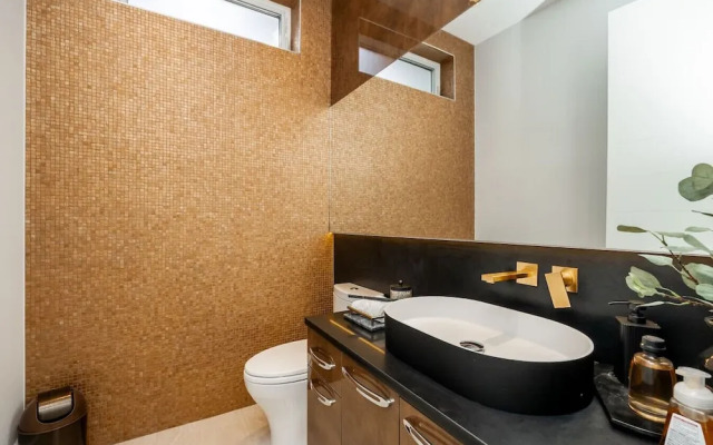 Centrally-located Luxury Home With Views Cinema