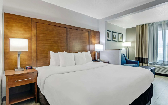 Comfort Suites near I-80 and I-94
