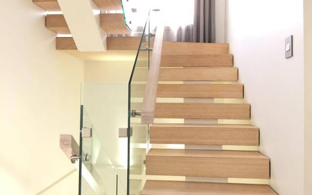 Cricklewood Place Luxury Holiday Homes
