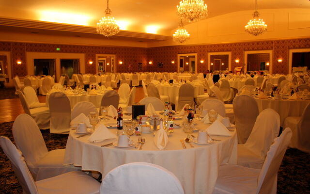 The Abraham Lincoln Hotel - A Historic Hotel of America