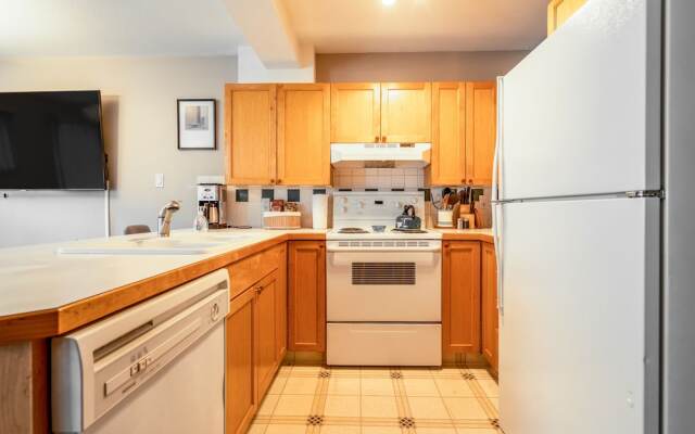 CENTRALLY Located 3-Br Home | TRUE Ski In/Out | FREE access to Pools & Hot Tubs