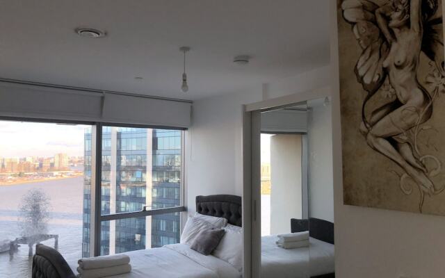 Stunning 1-bed Apartment in London With River View