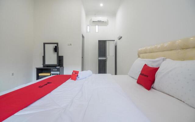 RedDoorz near Sultan Thaha Airport Jambi