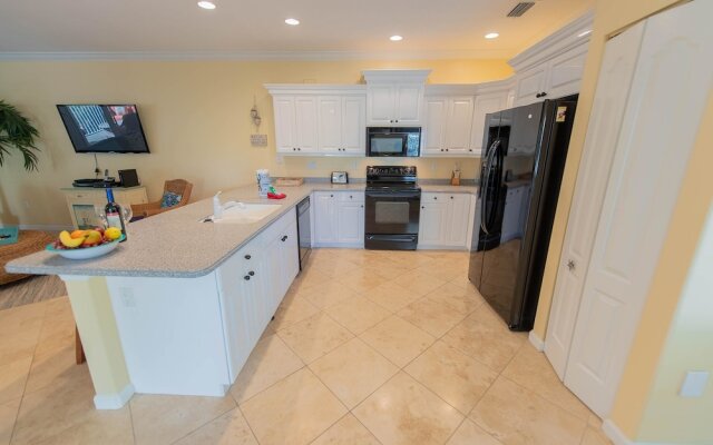 Quiet Palms Apartment 3