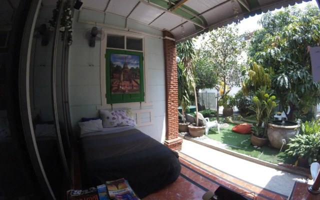The Oasis Hostel - Adults Only
