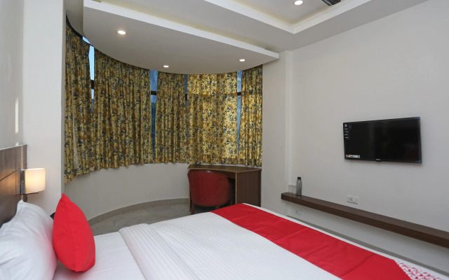 OYO Flagship 18533 Tulip Inn