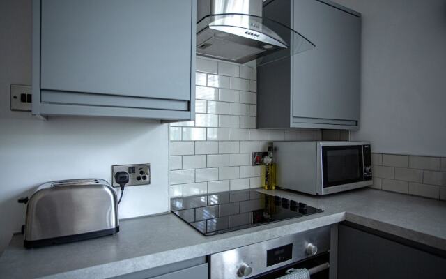 1 Bedroom Apartment With River Views