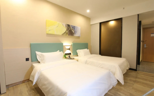 Poltton International Server Apartment(铂顿国际公寓（象州梦幻夜金象路店）)