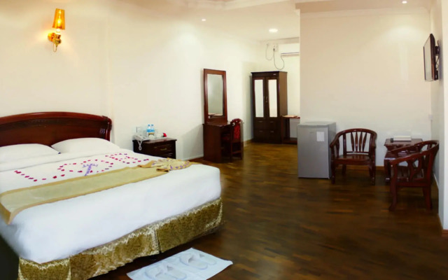 Famous Hotel