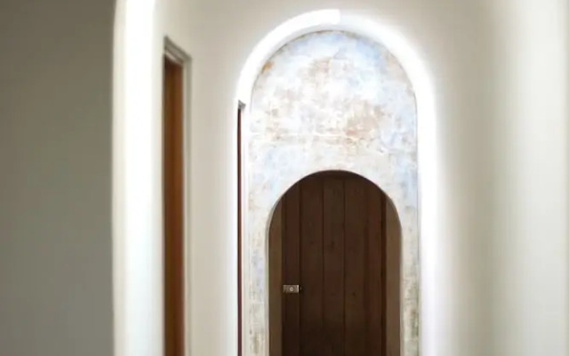 Singular Signature Residences