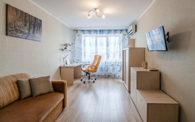 Apartments on 38 Topolinaya Street