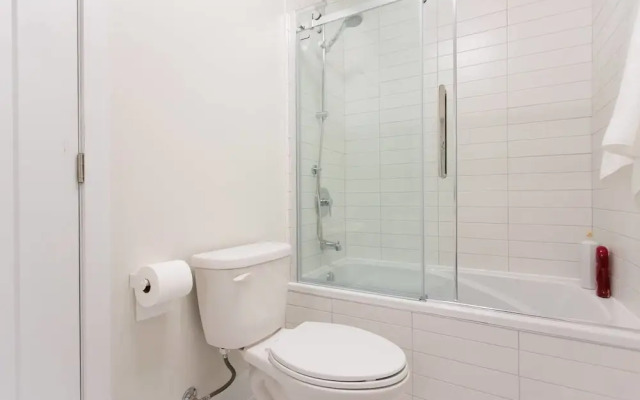 Perfect 2 Bdr, 2 Bath Landing for the Family