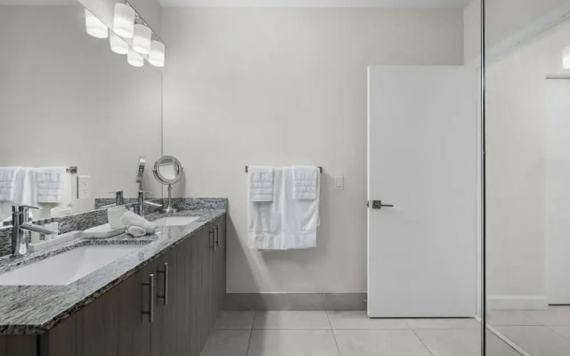 Spacious 2-Bedroom Condo at Doral Park