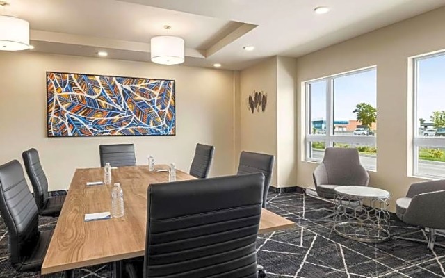 Microtel Inn & Suites Montreal Airport-Dorval QC