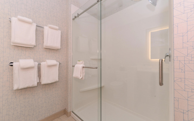 Holiday Inn Express & Suites Ruskin by IHG