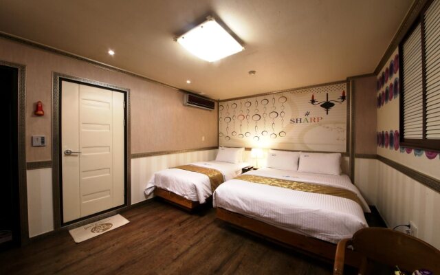 Sharp Hotel