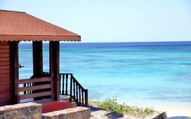 Cristal Itsandra Beach Hotel