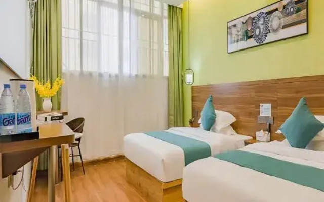 Jade Holiday Inn Luohu Port