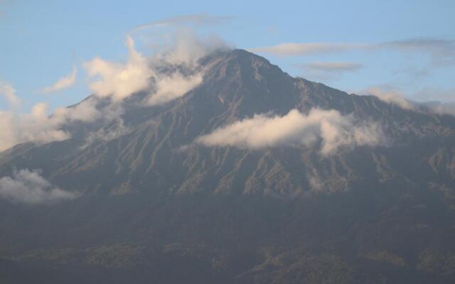 Boulevard Inn Mt Meru