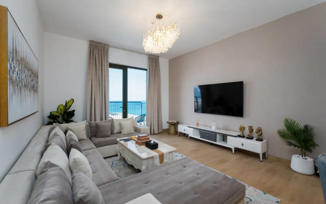 Contemporary La Mer 1BR w Beach Access