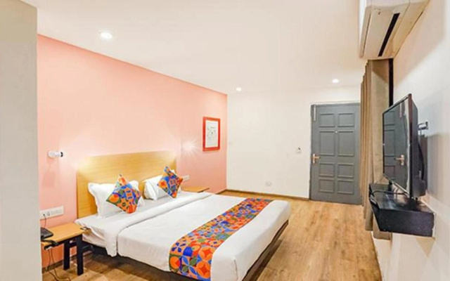 FabHotel Noida Grand