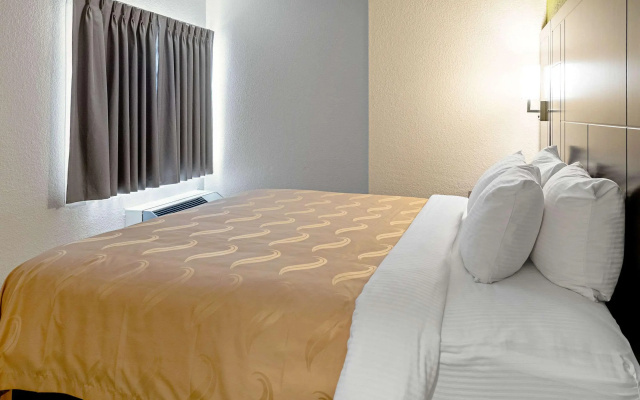 Quality Inn & Suites Robbinsville
