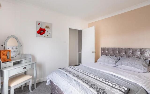 Captivating 2-bed House in Hamilton With Jacuzzi