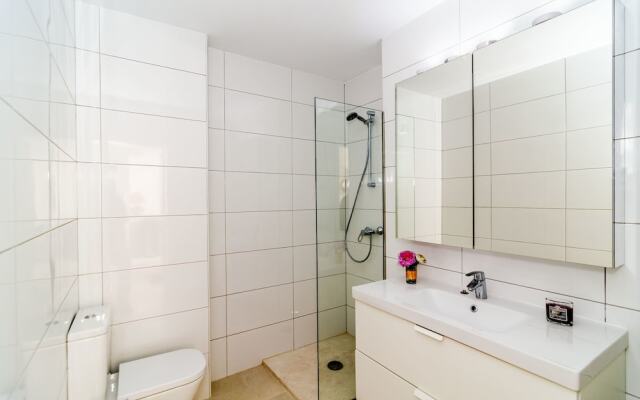 CP- Modern 3 bedroom apt frontline beach