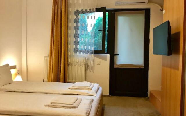 Cristi's Rooms - Pensiune