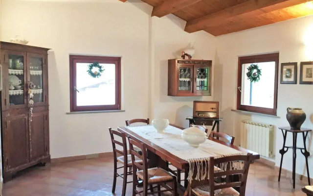 Traditional Villa in Varano With Private Garden