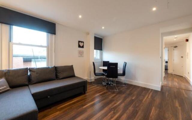 Parkside London Apartment (SS3)