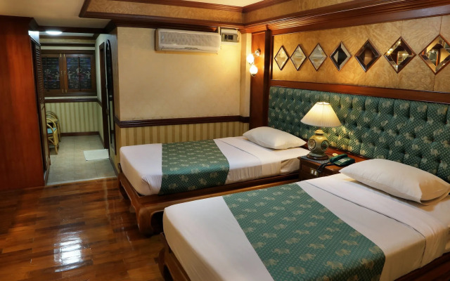 Highway Hotel