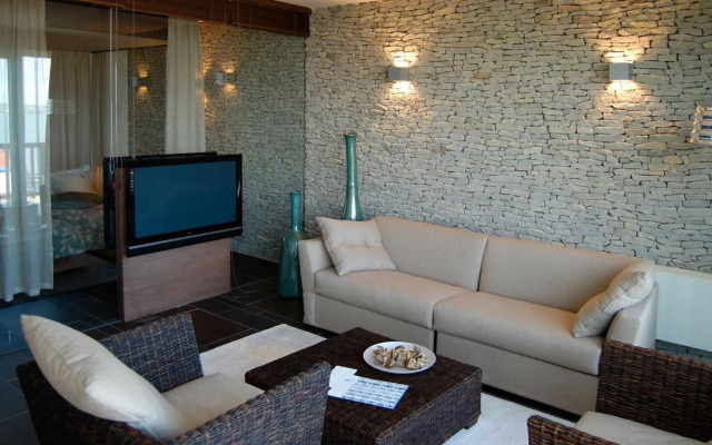 Echo Residence All Suite Hotel