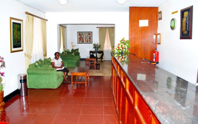 Mosa Court Apartments