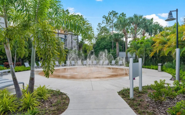 Penthouse w/ Spectacular Lakeview! Near Disney