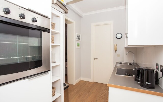 1 Bedroom Garden Apartment Near Gloucester Road Station