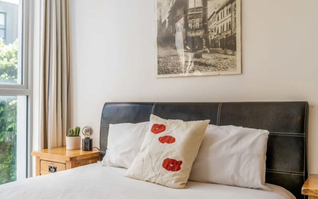 Bright & Spacious Battersea Flat