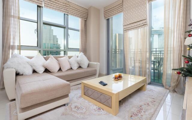 1BR Apt Top Floor Burj Sea Views Downtown