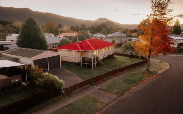 Alpine House Tongariro - Turangi Holiday Home