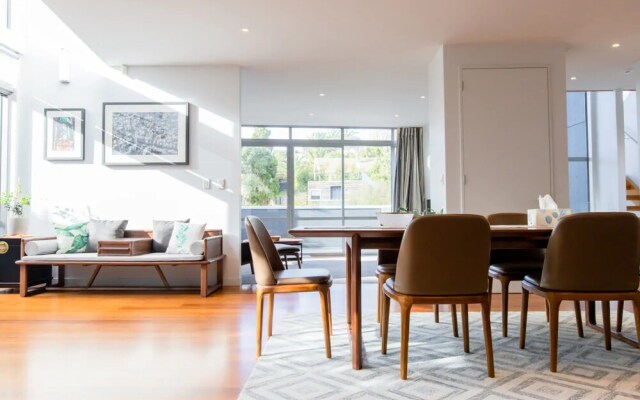 Luxury 4 Bedroom Home With Private Cinema