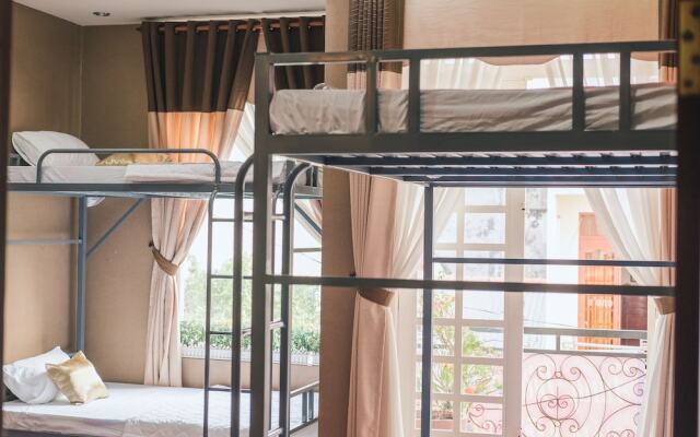 White Hotel - Hostel